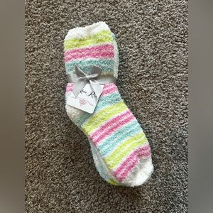 Women’s fuzzy socks size 9-11 pack of 3